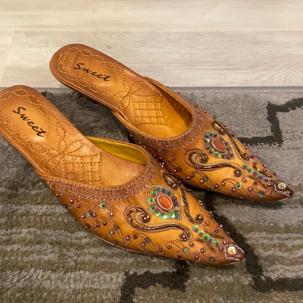 Short heel slip on/slide on shoes